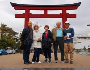 American Senior Couples Enjoy Nio (the Two Deva Kings)