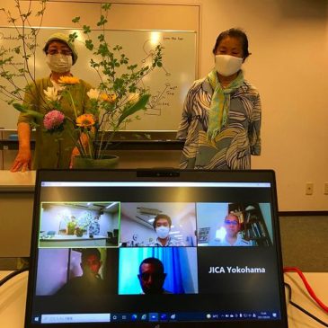 JICA Participants Enjoy Ikebana Online