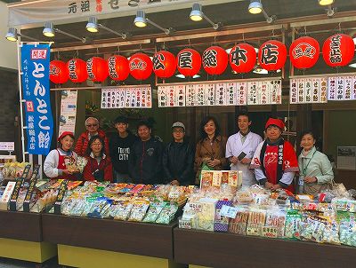 Singaporean Family Visits Kawasaki Daishi Temple and Experiences Candy- Making