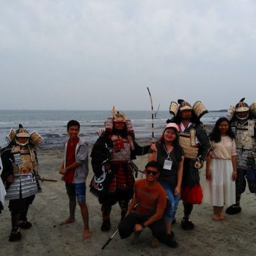 AOTS (TKC) Participants Excited by the Sea and Armored Samurai