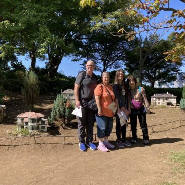 American Tourists Show Boundless Love for Animals during Tour around Yamate Western-style Old Buildings